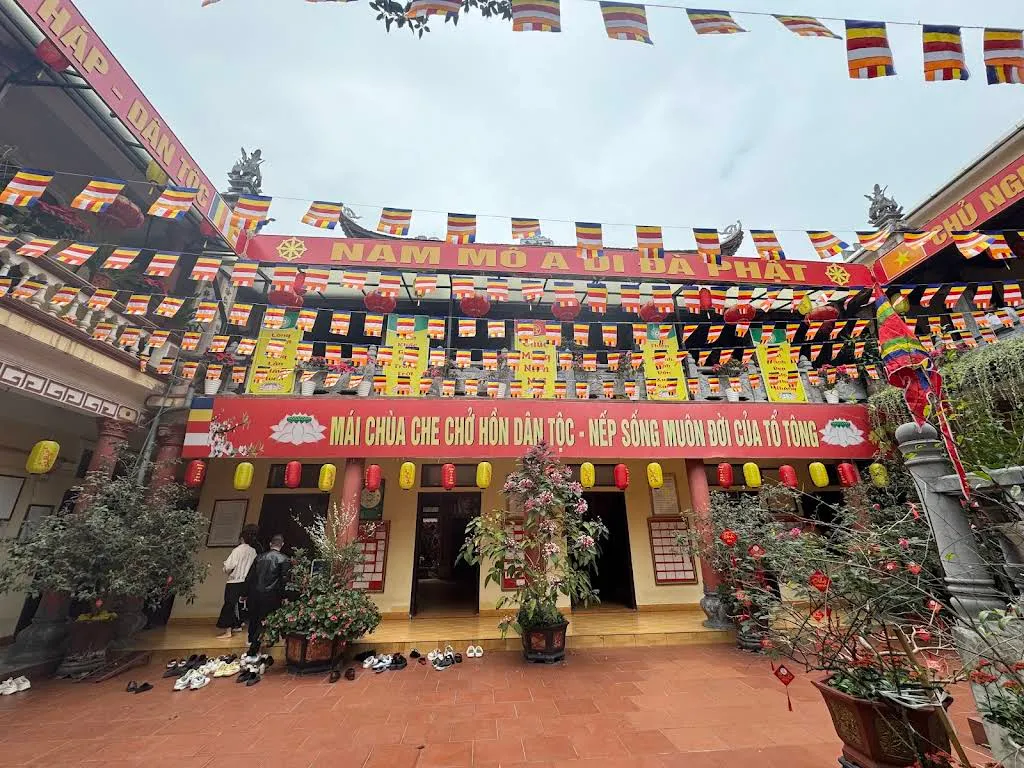 Công tam quan di tích Chùa Tam Huyền