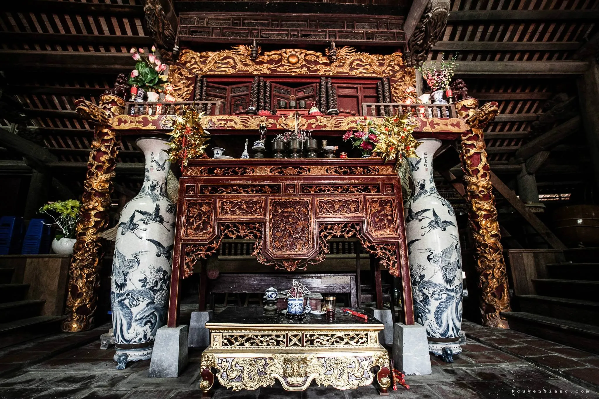 Không gian thờ tự trong đình Tường Phiêu