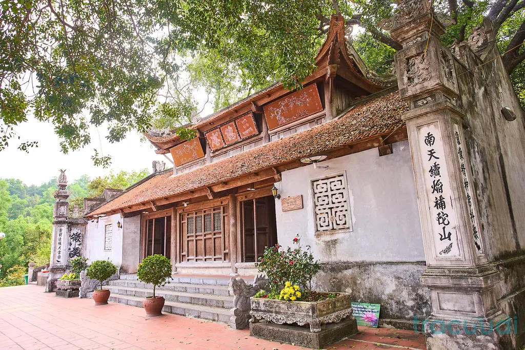 Không gian cảnh quan chính điện di tích Chùa Bổ Đà