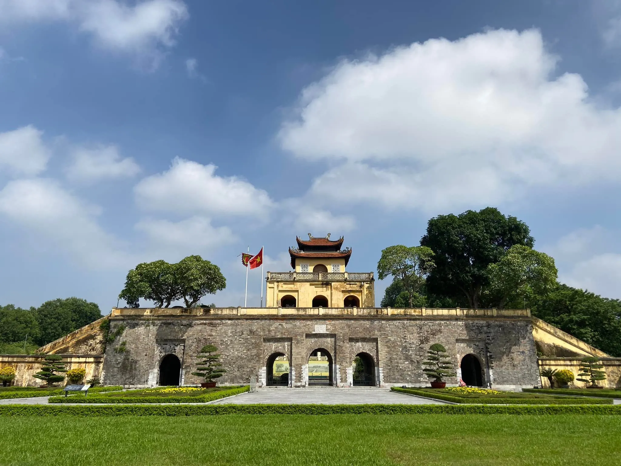 Cổng Khu Di tích Hoàng Thành Thăng Long