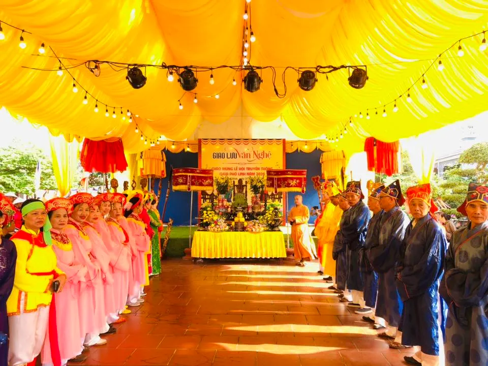 Không gian Hội chùa Phổ Linh