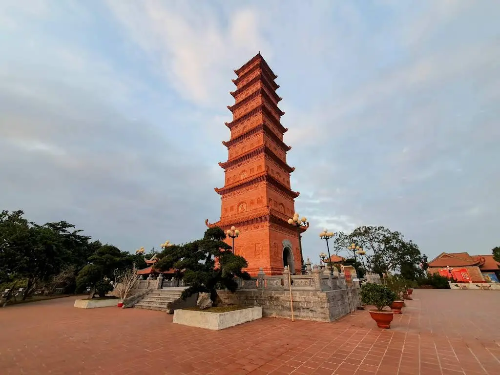 View toàn cảnh Tháp Tường Long