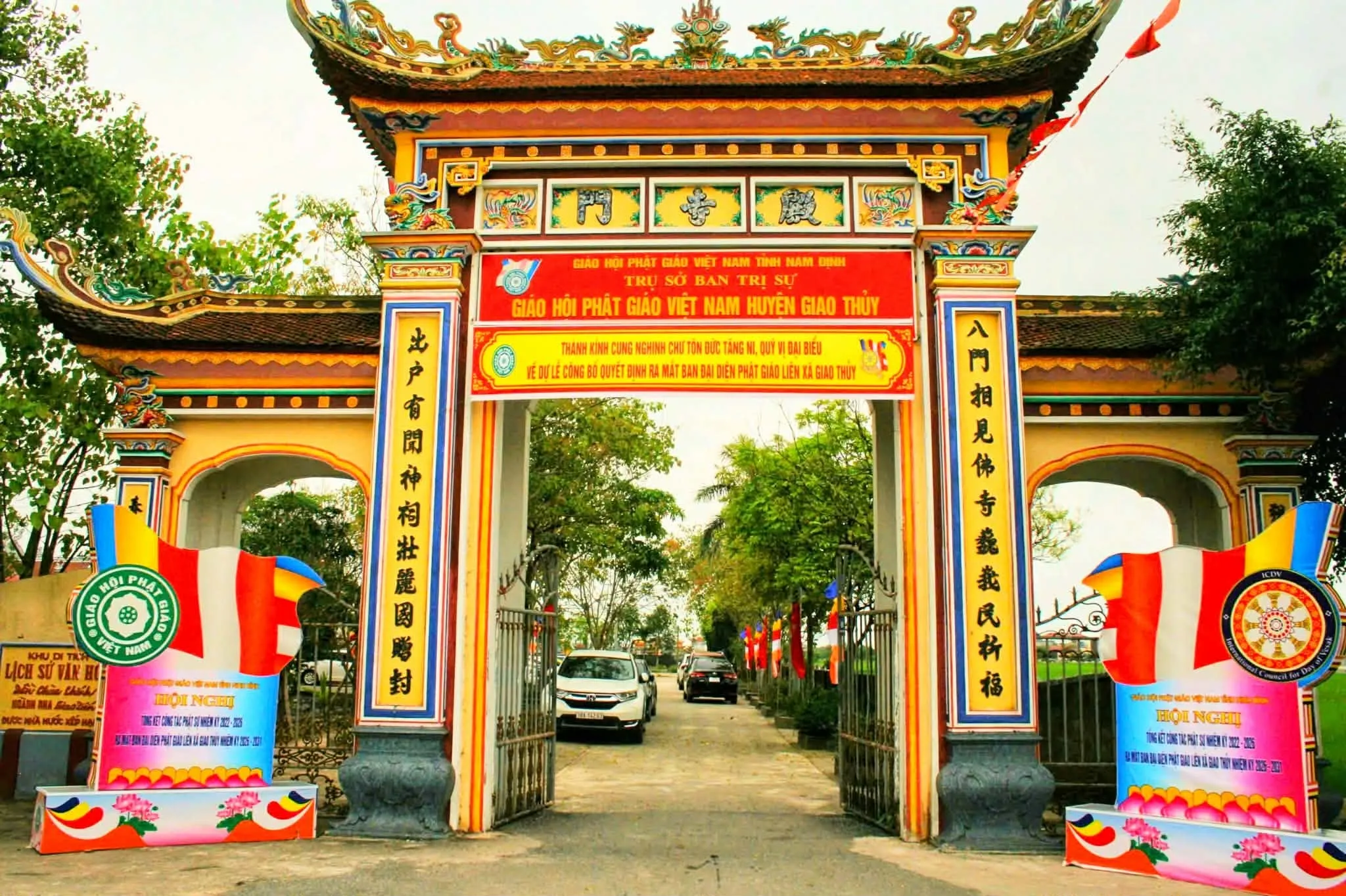 Cổng chùa Hoành Nha Khu Di Tích Hoành Nha