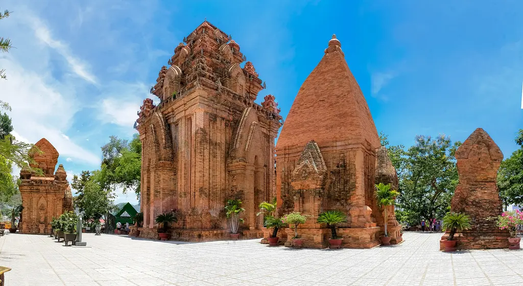 Không gian cảnh quan Tháp Bà Ponagar