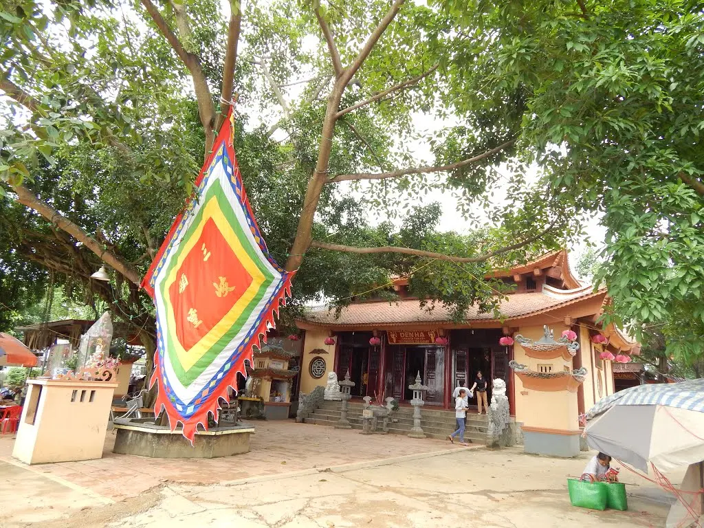 Cảnh quan Đền Hạ