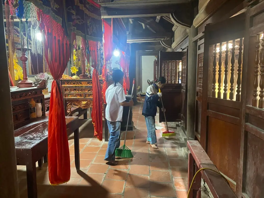 Không gian bên trong Đền thờ và Mộ Lê Anh Tuấn