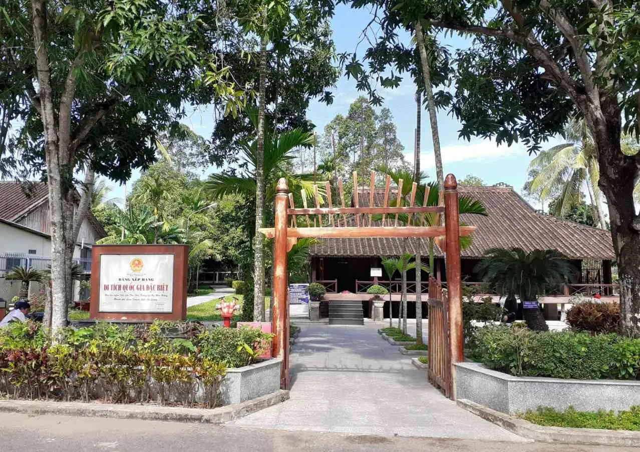 Cảnh quan tại nhà lưu niệm thời niên thiếu Chủ tịch Tôn Đức Thắng