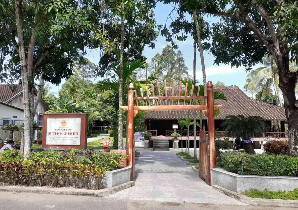 Cảnh quan tại nhà lưu niệm thời niên thiếu Chủ tịch Tôn Đức Thắng
