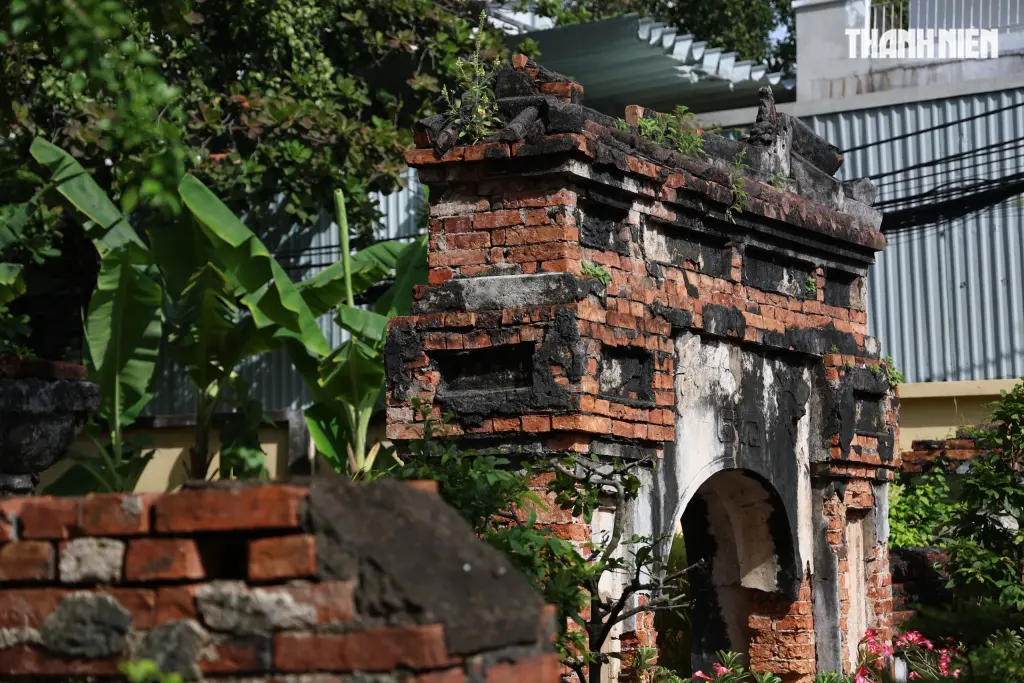 Cổng vào Lăng Trương Tấn Bửu