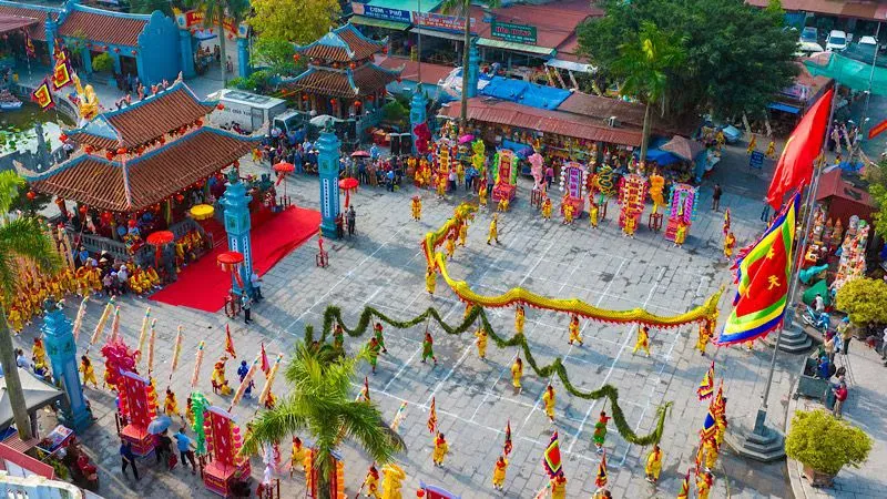 Múa rồng tại Lễ hội Phủ Dầy