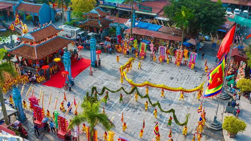 Múa rồng tại Lễ hội Phủ Dầy