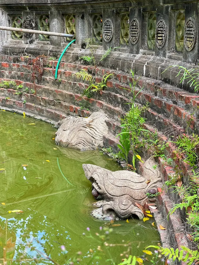 Một góc giếng trong chùa Tự Khoát (Hưng Phúc tự)
