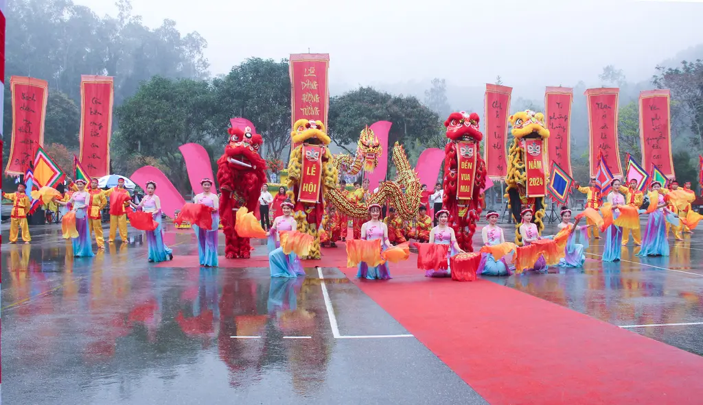 Khai mạc Lễ hội đền Vua Mai