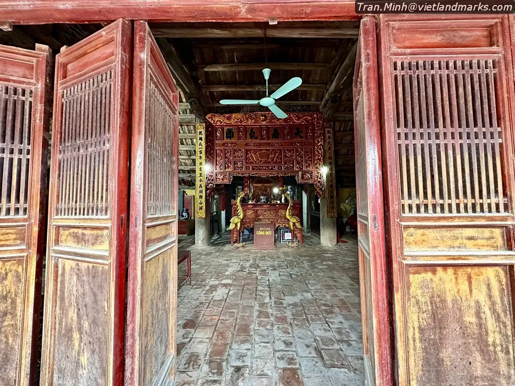 Phía trước Đình Mậu Duyệt