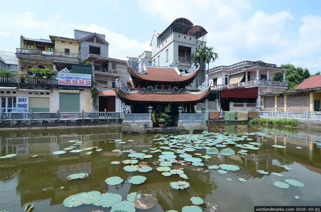 Thủy đình tại Chùa Nành