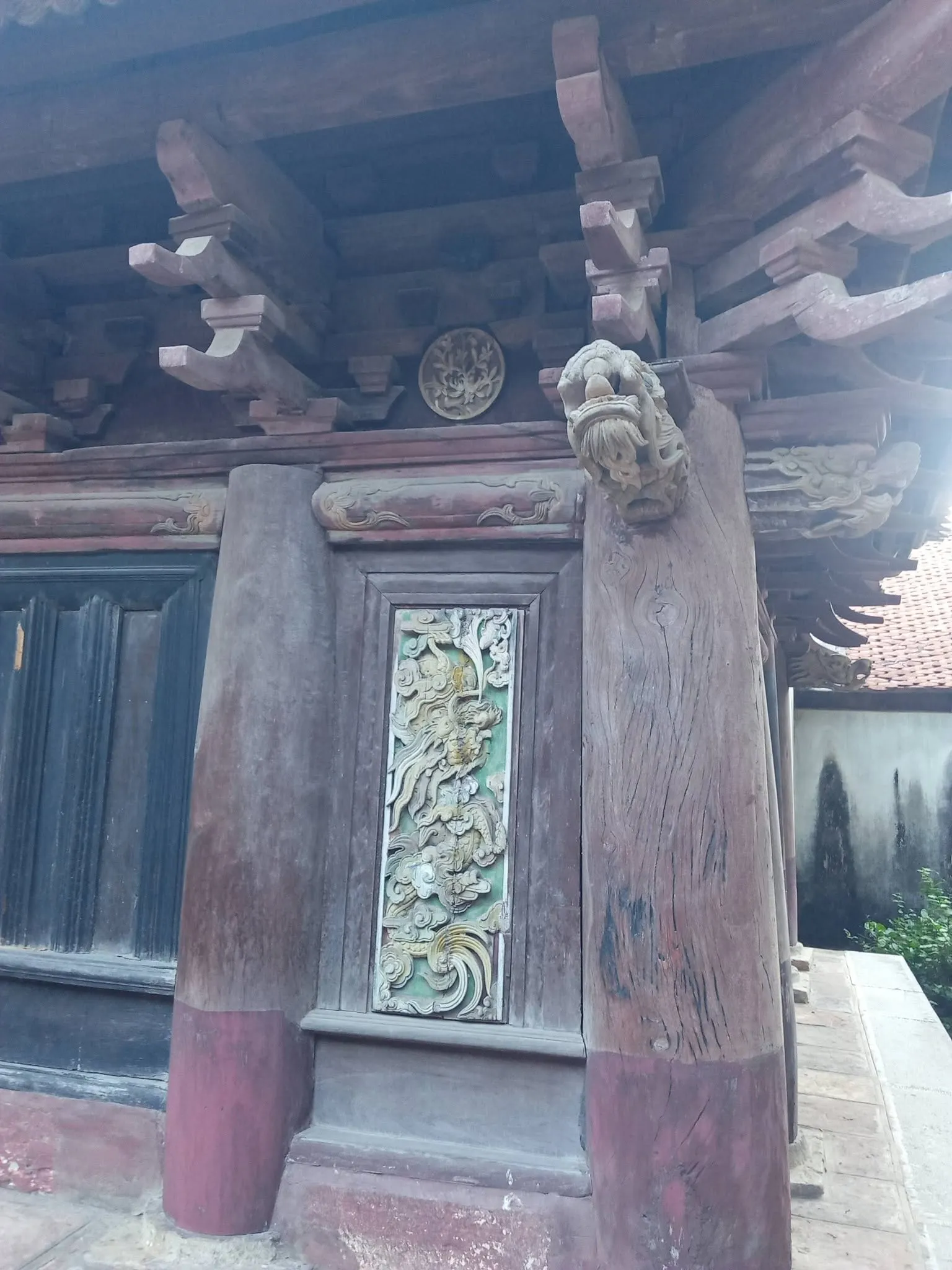 Điêu khắc gỗ chùa Bối Khê