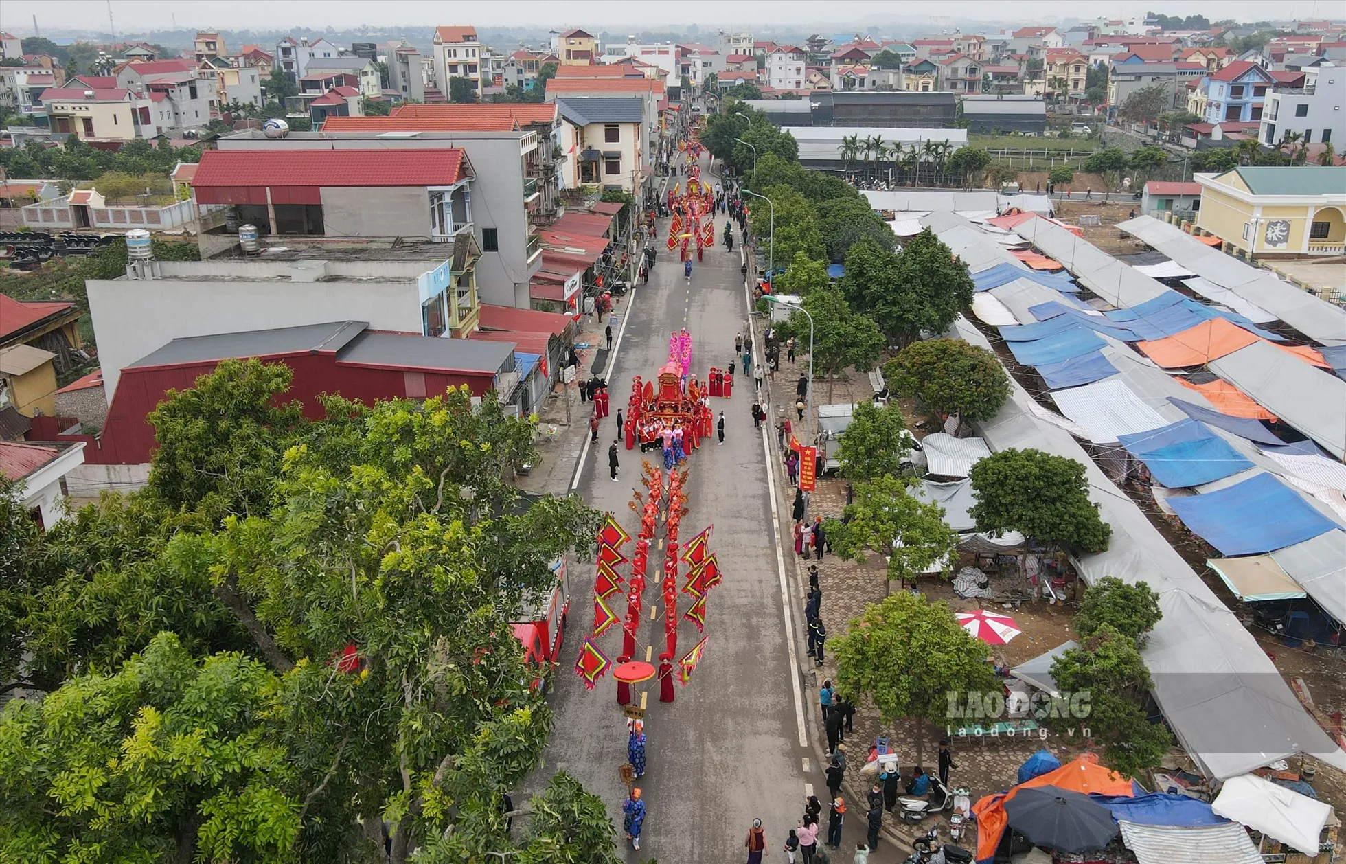 Toàn cảnh đoàn rước tại Hội đền Hai Bà Trưng