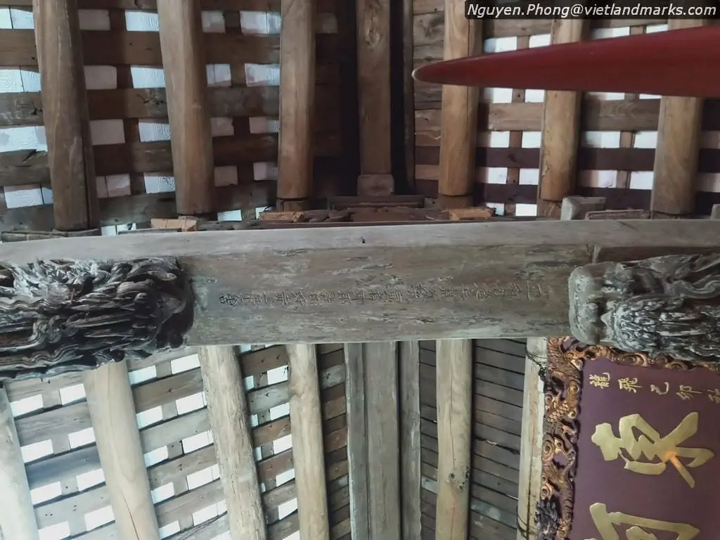 Xà ngang trong Đình Khê Tang