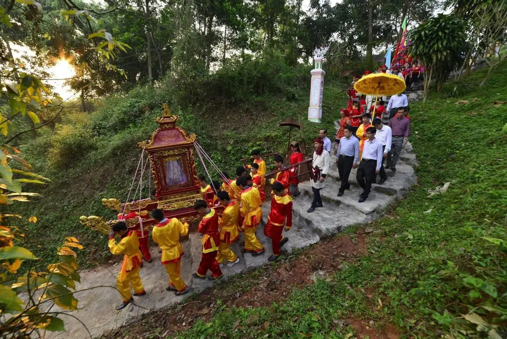 Lễ rước trâu trong Lễ hội đền Chín gian