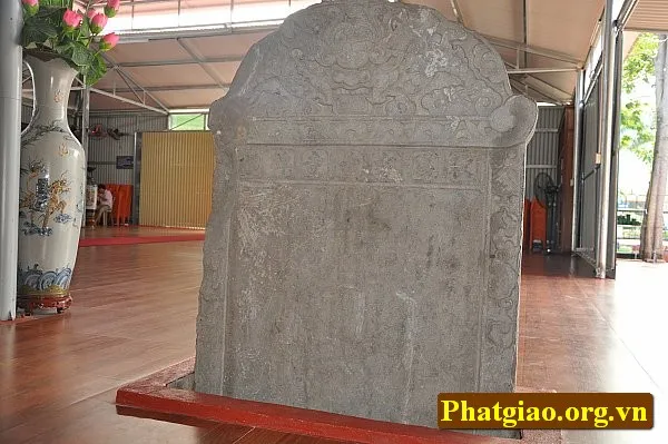 Bia đá tại Chùa Diệc