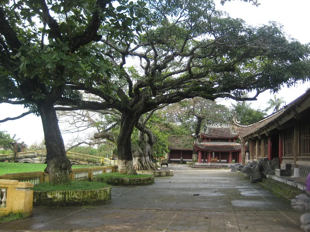 Khuôn viên Đình Đồng Kỵ