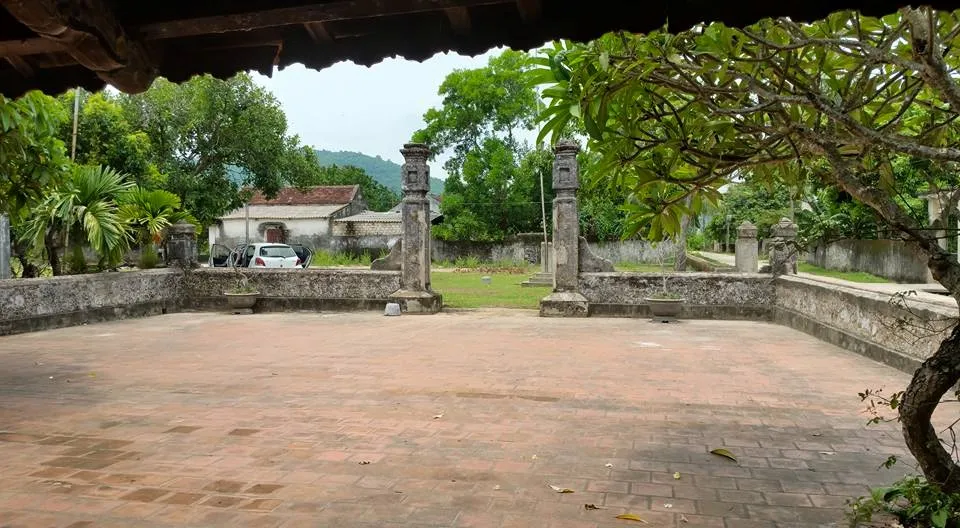 Sân Đình Thượng Phú