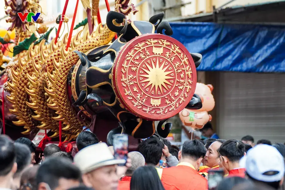 Hình ảnh "ông pháo" tại Hội Đình Đồng Kỵ