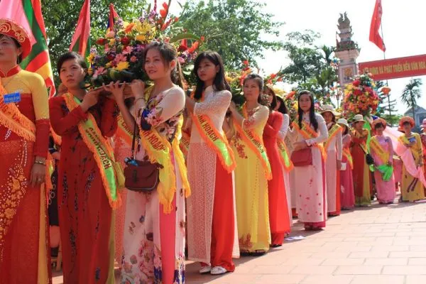 Đoàn rước tại Hội đình Canh Hoạch
