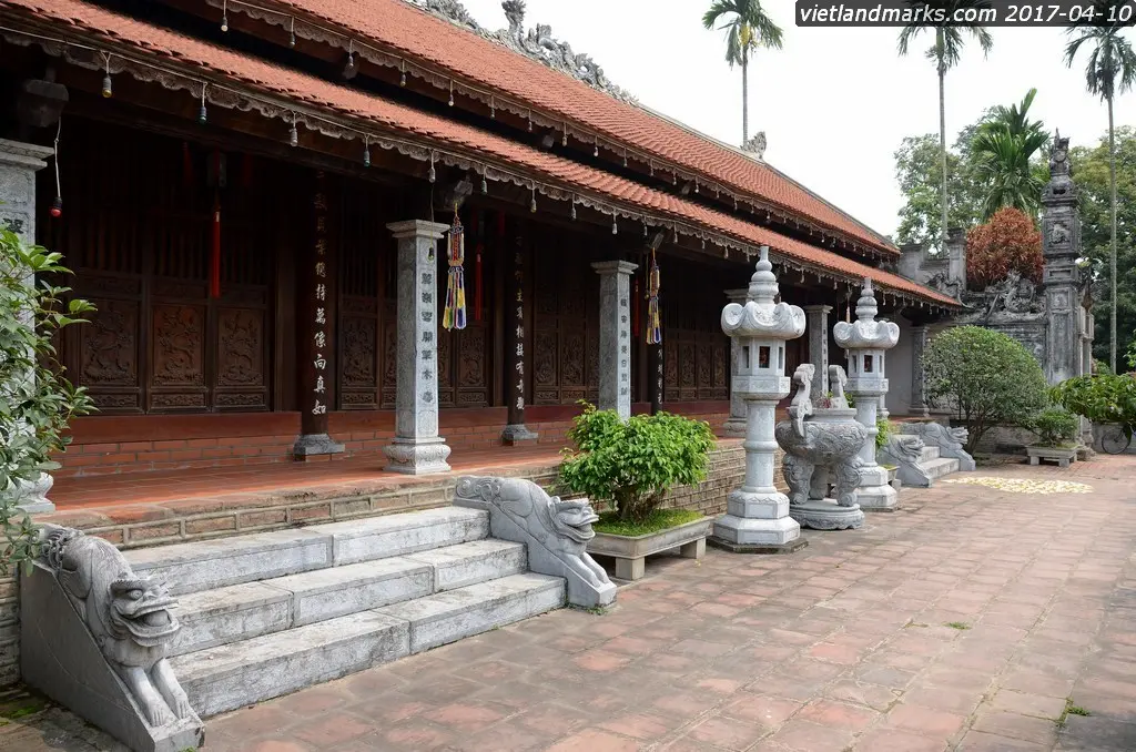 Tam quan Chùa Lại Yên