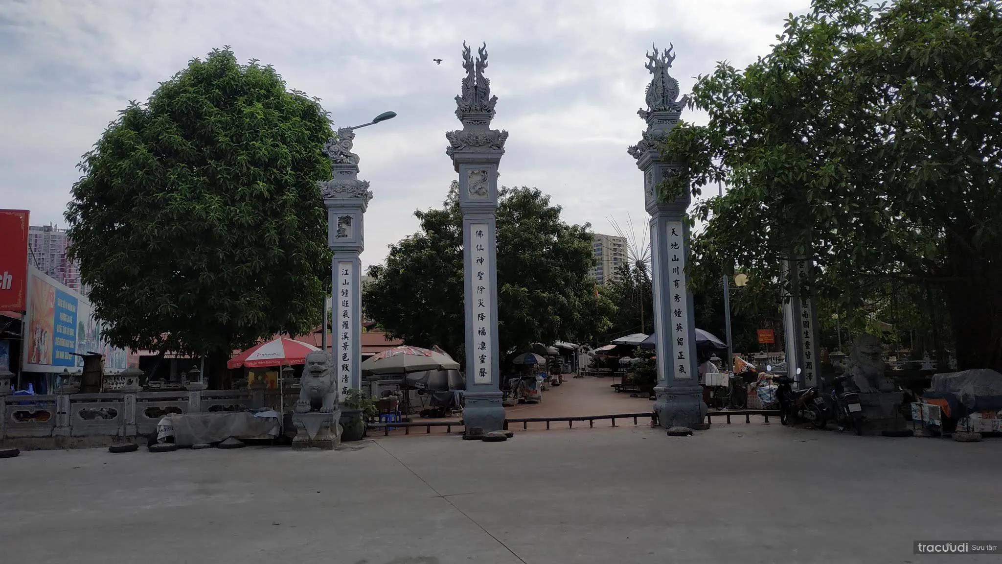 Không gian cảnh quan bên ngoài Chùa Diên Khánh (chùa La Khê)