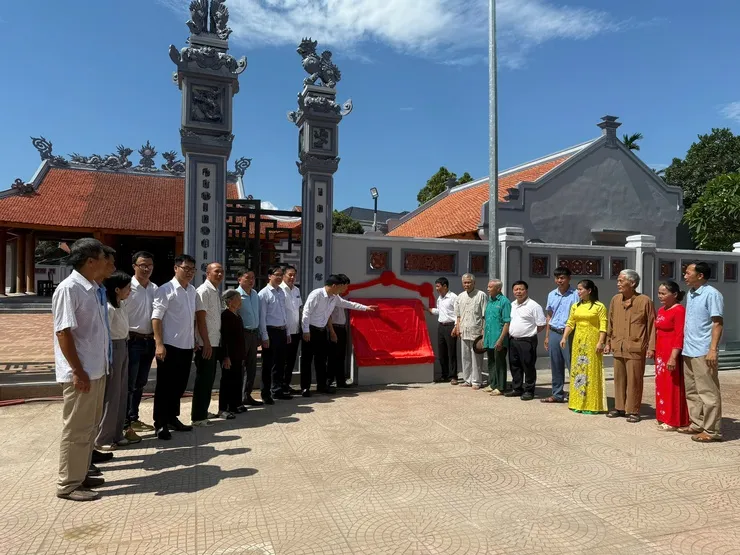Không gian cảnh quan di tích Đình Phú Thứ