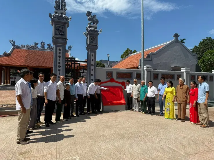 Không gian cảnh quan di tích Đình Phú Thứ