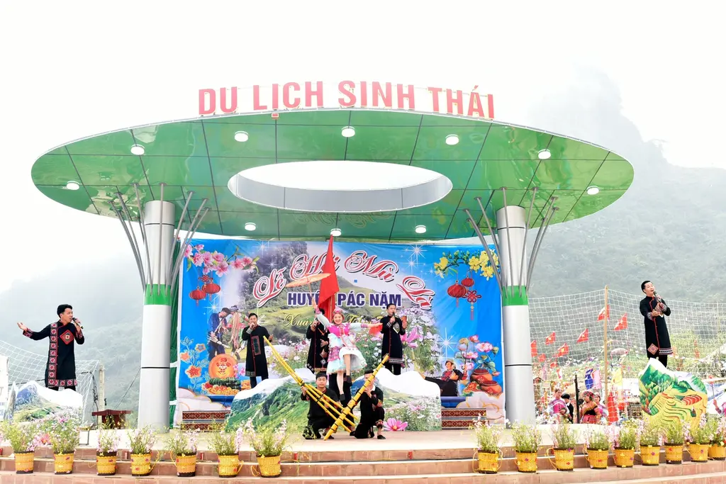 Hoạt cảnh tiết mục văn nghệ tại khai mạc Lễ hội Mù Là