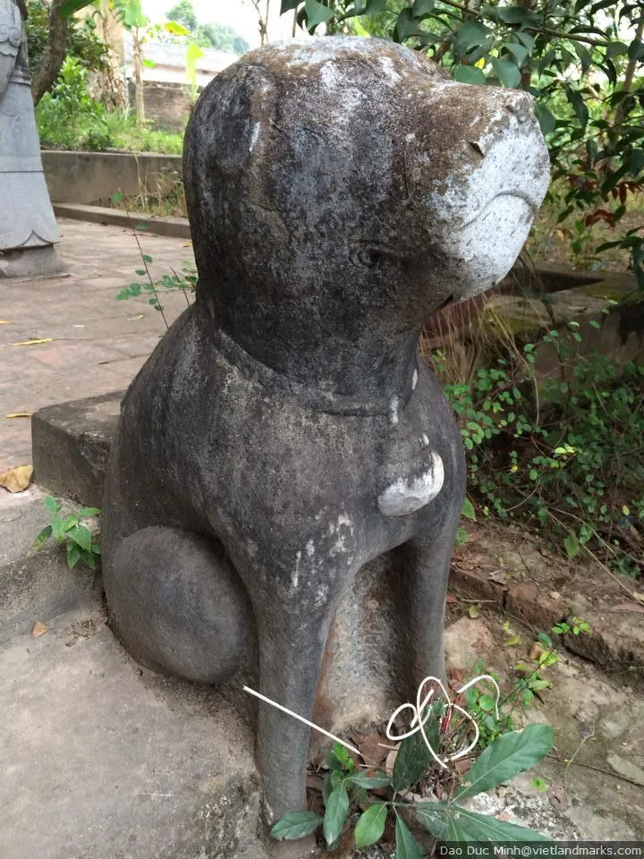 Tượng chó đá tại Lăng Quan Thái Bảo