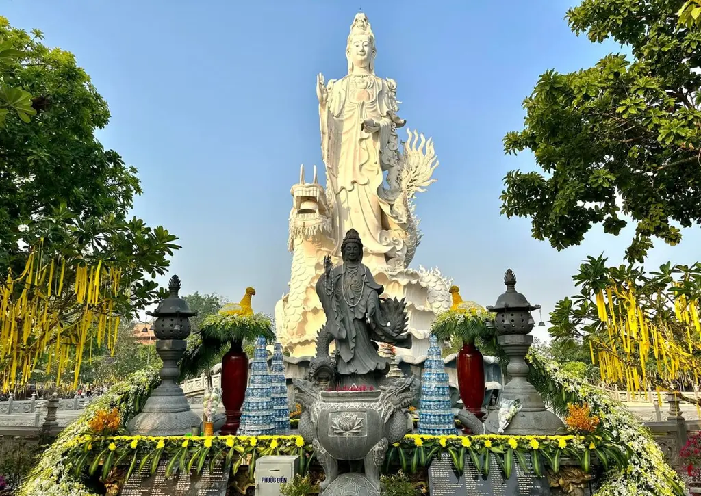 Tượng Phật Quan Âm tại Chùa Từ Phong