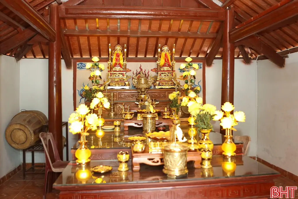 Bên trong Đền thờ Lê Quảng Chí - Lê Quảng Ý