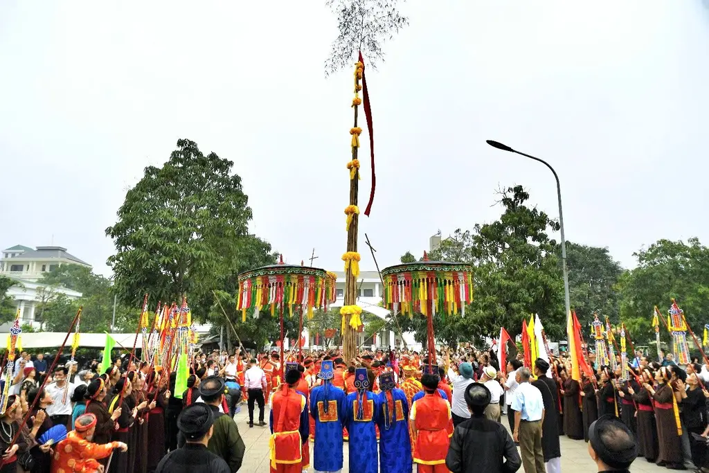 Nghi lễ nâng Phan tại Hội chùa Nành
