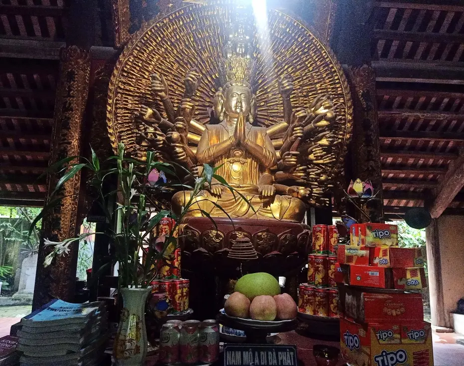Tượng Phật Bà Quan Âm nghìn mắt nghìn tay tại chùa Hương Lãng