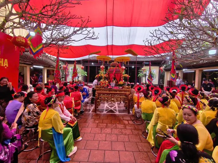 Quang cảnh  Hội đình Trung Kính Hạ (Hội Kẻ Giàn)