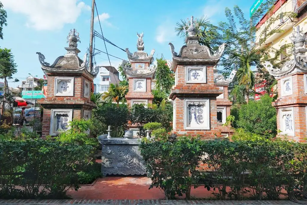Tháp mộ Chùa Hộ Quốc