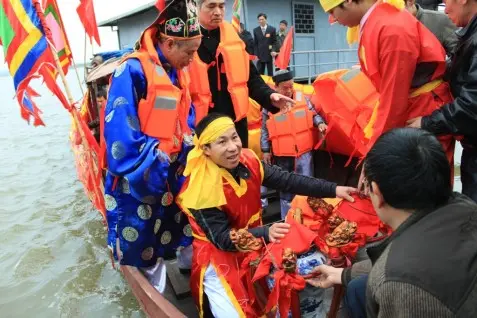 Lễ rước nước Hội làng Phú Gia