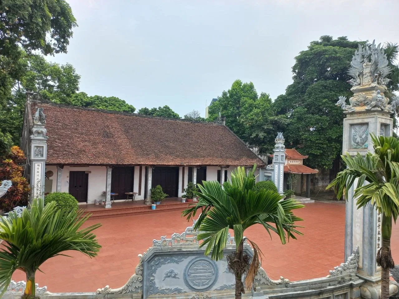Cảnh quan di tích Đình Đông Lao