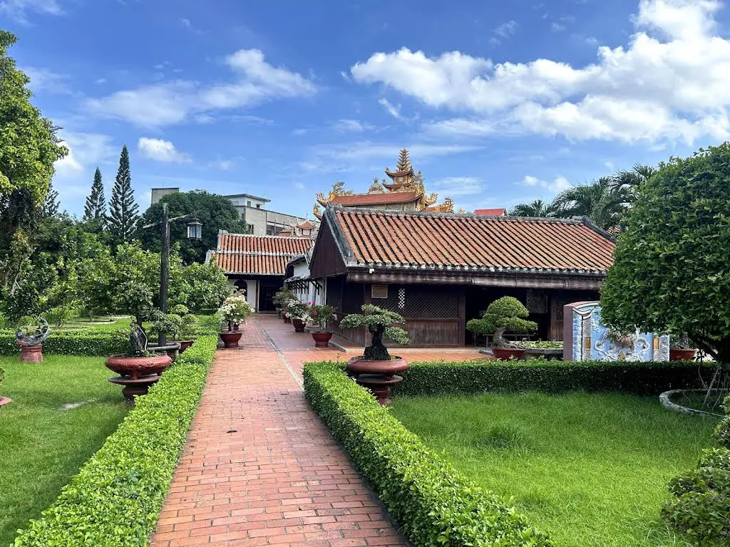 Toàn cảnh di tích lịch sử văn hóa Trường Dục Thanh