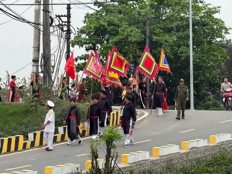 Đoàn rước tại Hội làng Mỹ Ả