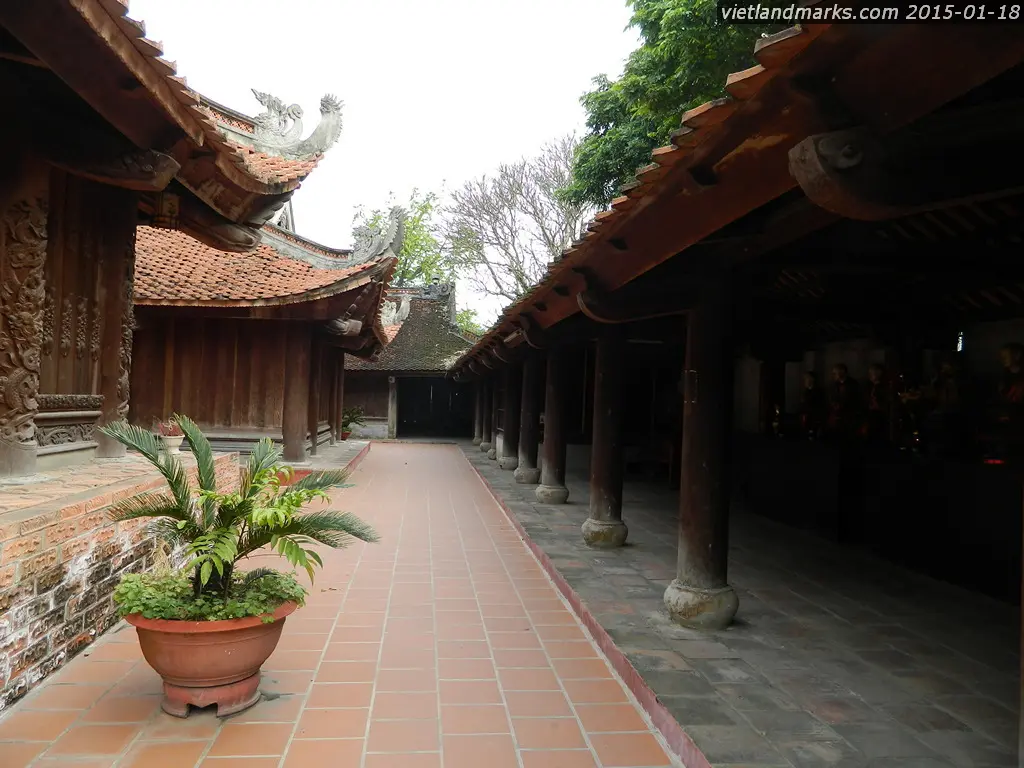 Hành lang La Hán và Thượng điện Chùa Đậu