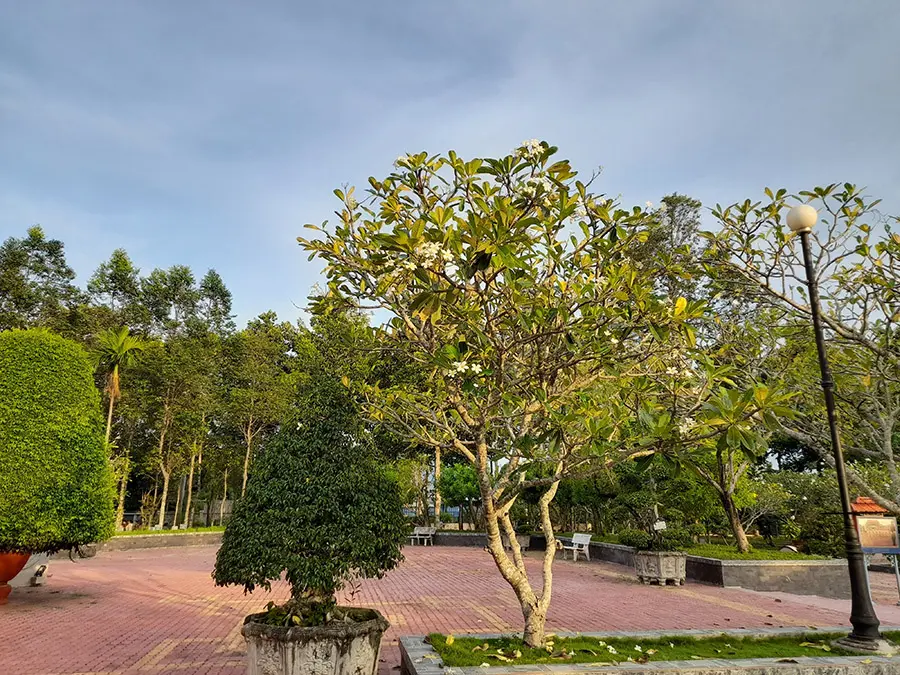 Khuôn viên Khu lưu niệm đồng chí Phạm Hùng