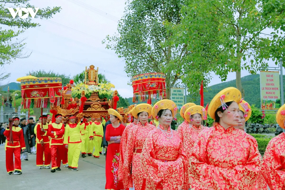 Kiệu rước Lễ hội Thái miếu nhà Trần