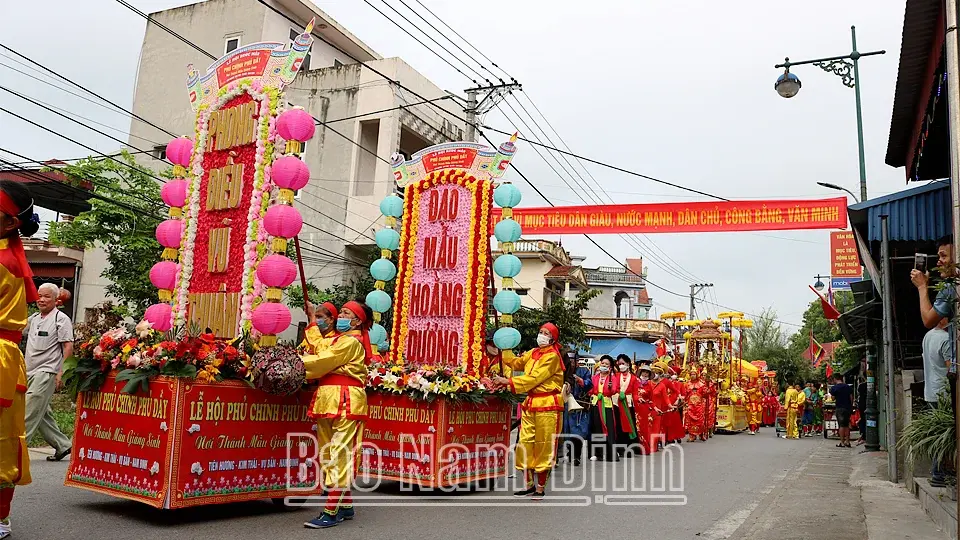 Nghi lễ rước Mẫu thỉnh kinh trong Lễ hội Phủ Dầy