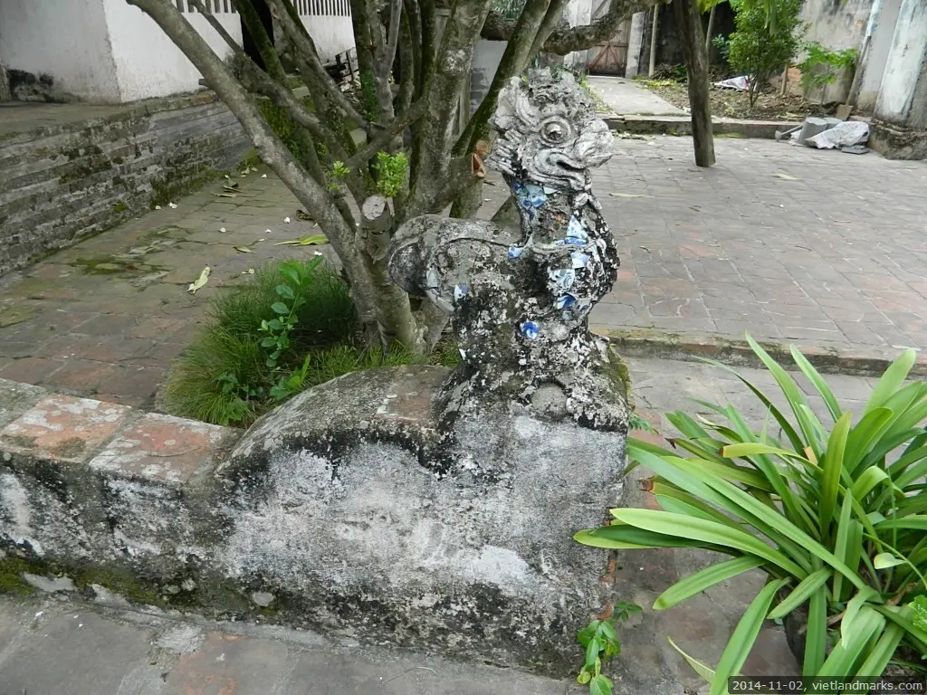 Nghê đá tại Đình Đông Viên
