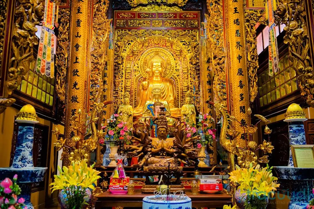 Bên trong gian thờ di tích Chùa Pháp Vân làng Văn Giáp